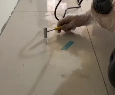 大同市瓷砖开裂维修公司专业分享瓷砖在铺贴前如果没有沥干水分，将会导致以下问题