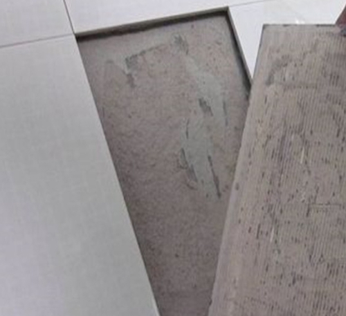 大同市瓷砖空鼓维修公司分享瓷砖铺贴时如果打浆（即涂抹在瓷砖背面和基层上的砂浆或瓷砖胶）过少，会带来以下问题